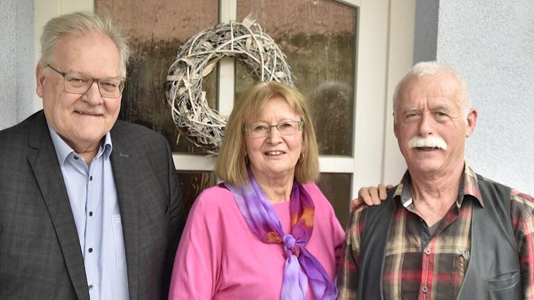 Ruth und Charly Buld feierten in Hellingen Goldene Hochzeit. Gratulant war auch Bürgermeister Claus Bittenbrünn (links).