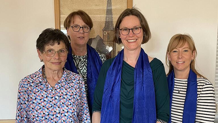 1. Vorsitzende Anne Johannes dankte Christa Gensler für ihre langjährige Tätigkeit als Kassenprüferin, Sylvia Werner und Barbara Sosna für ihre Tätigkeit im Vorstand des KDFB Zweigvereins Wollbach.