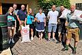 Bierprobe für die zweite Wiesenfelder Bierwanderung: Braumeister Manuel Müller (zweiter von links) und die Vertreter der Vereine: Selina Müller, Wolfgang Röder, Linda Müller, Martina Rauch, Simon Herrmann, Johannes Werthmann und Oliver Schwab