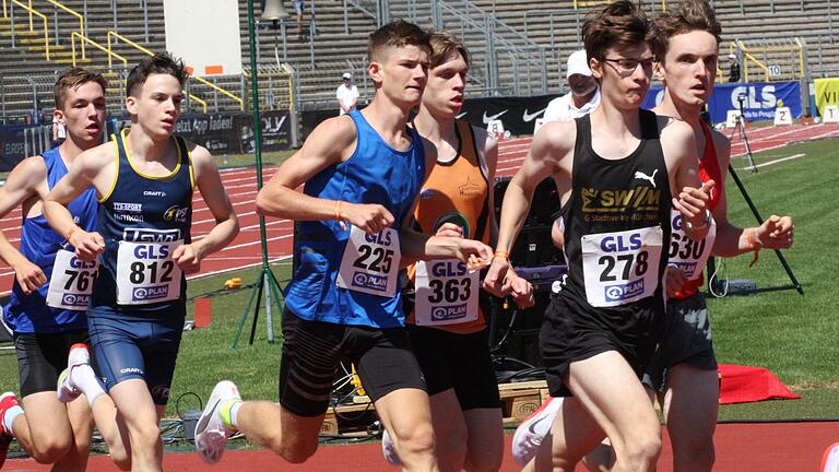 Lennart Rössler vom VfL Sportfreunde Bad Neustadt (Startnummer 225) landete bei der deutschen Leichtathletik-Meisterschaft der U18 über 3000 Meter auf dem 17. Platz. Lennart Rössler vom VfL Sportfreunde Bad Neustadt (Startnummer 225) landete bei der deutschen Leichtathletik-Meisterschaft der U18 über 3000 Meter auf dem 17. Platz.