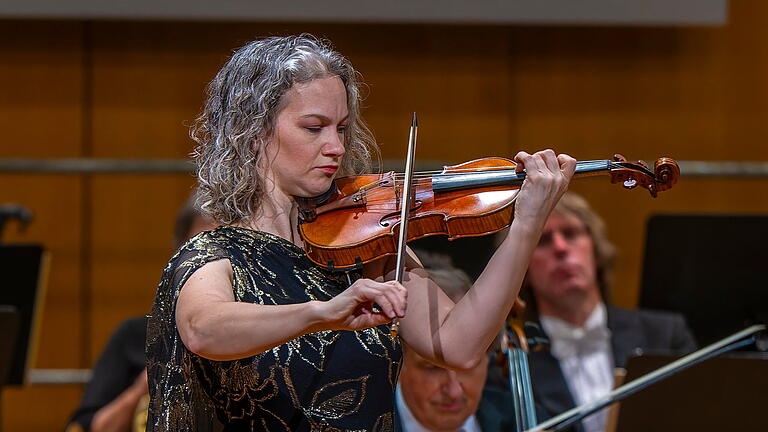 01.10.2023, Klassikfestival Bad Wörishofen       -  Die Amerikanische Violonistin Hilary Hahn trat mit der Kammerphilharmonie Bremen zum Abschluss des Festivals der Nationen in Bad Wörishofen auf.