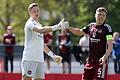 Der Schweinfurter Jan Reichert (links, mit Fabian Menig) könnte als neue Nummer eins des 1. FC Nürnberg in die kommende Zweitliga-Saison gehen.