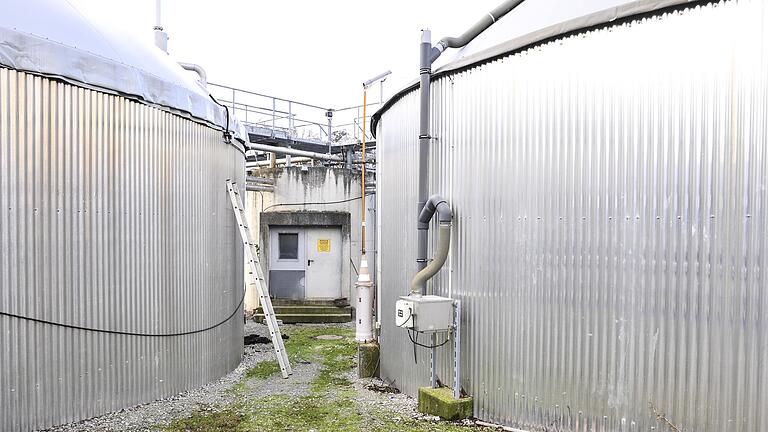 Zwei der Fermenter der Biogasanlage.