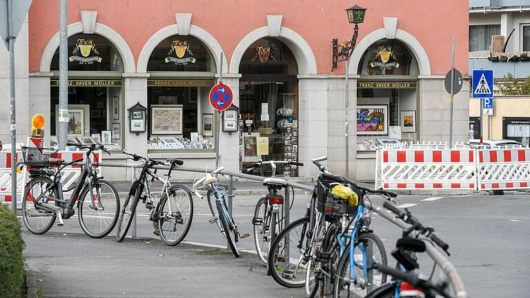 Die Kunsthandlung Franz Xaver Müller ( FXM ) befindet sich am Kardinal Faulhaber Platz in Würzburg. Sie existiert seit 1894 in Würzburg und schließt jetzt.