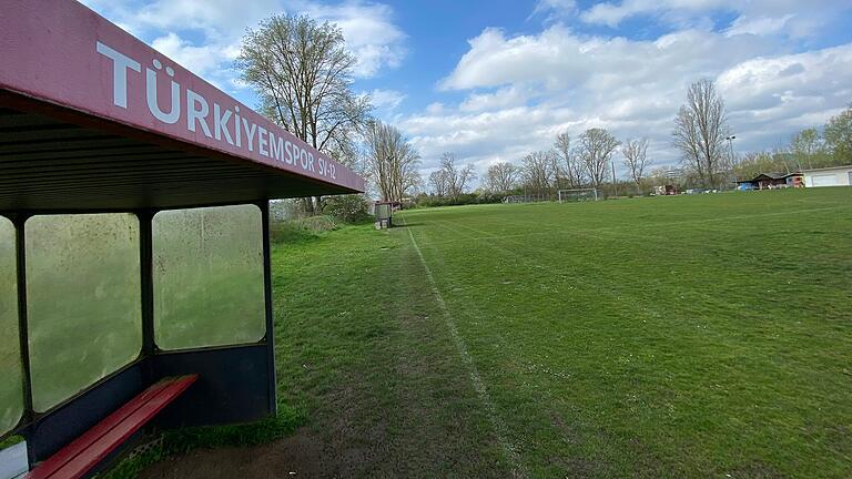 Erneut bei einem Fußballspiel mit Folgen beteiligt: der Schweinfurter Türkiyemspor SV-12. Bei der SG Schleerieth kam es nach Abpfiff zu handgreiflichen Auseinandersetzungen zwischen Spielern und Fans beider Seiten.