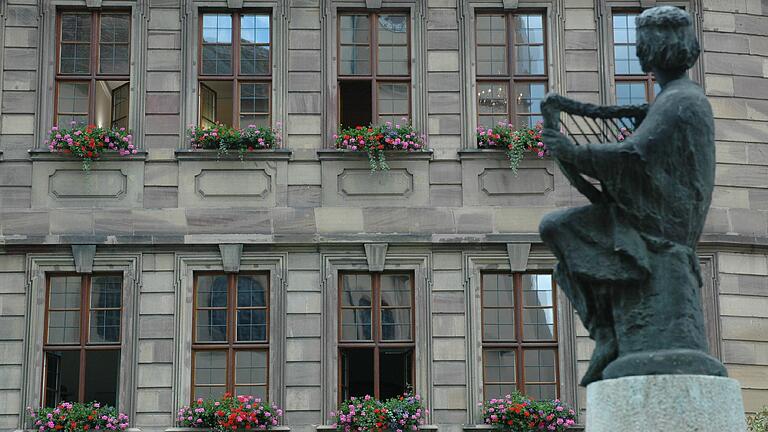 Das neue Rathaus ist bereits 310 Jahre alt. Das neue Rathaus ist bereits 310 Jahre alt.