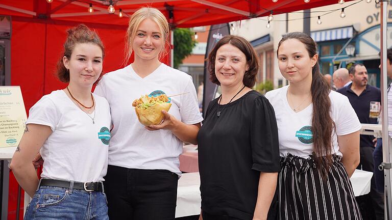 Samira Zelenko (von links), Anna-Lena Fries, Julia Matis und Anita Sergujenko von 'Einfach wir'. Das Restaurant war bei allen sieben Konzerten vertreten.