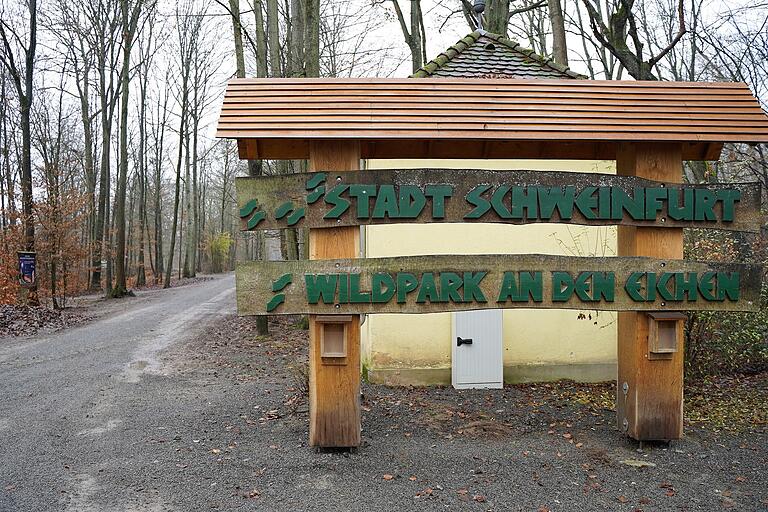 Kein Mensch zu sehen; der Wildpark an den Eichen ist geschlossen, hinter den Kulissen geht es weiter geschäftig zu.