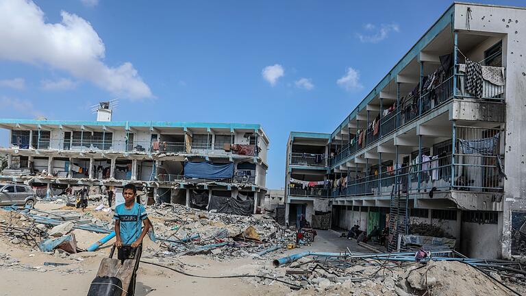 Nahostkonflikt - Chan Junis       -  Schulen im Gazastreifen haben sich laut dem UNRWA in überfüllte Notunterkünfte verwandelt. (Archivbild)