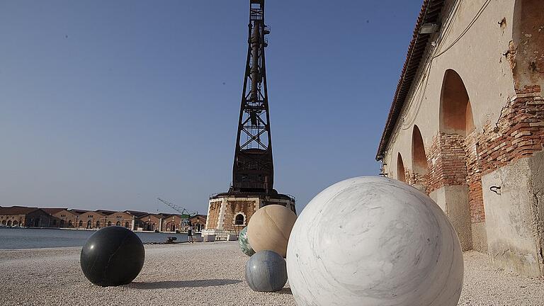 Das ehemalige Sperrgebiet, die Arsenale in Venedig, ist seit den 1990er Jahren der zweite Standort der Biennale-Ausstellungen neben den Giardini.