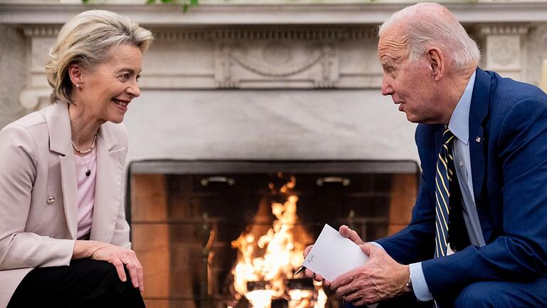 Von der Leyen bei Biden       -  Joe Biden mit EU-Kommissionspräsidentin Ursula von der Leyen im Oval Office des Weißen Hauses.