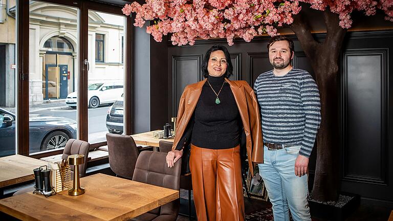 Farima Rauf und Movsar Naculchanov haben ihren neuen Burgerladen 'Traumkuh' in der Bahnhofsstraße in Würzburg eröffnet. Farima Rauf und Movsar Naculchanov haben ihren neuen Burgerladen 'Traumkuh' in der Bahnhofsstraße in Würzburg eröffnet.