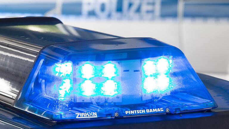 Nach einer Messerattacke auf offener Straße am vergangenen Freitag in Bad Kissingen ist eine 27-Jährige gestorben.