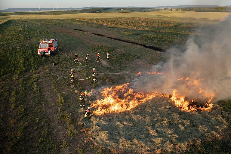 Vorbereitet auf den Ernstfall: Waldbrand-Spezialisten von @fire führten mit ihren Kameraden der Feuerwehr Volkach gerade erst Übungen zu Vegetationsbränden durch.