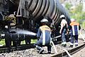 Mehrere Feuerwehren aus der Umgebung haben den Brand am Bahndamm bei Karlstadt unter Kontrolle gebracht.