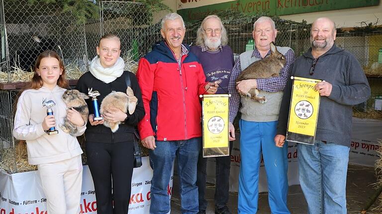 Die Preisträger bei der Lokalschau der Kaninchenzüchter (von links): Annabell Müller, Sally Müller, Andreas Stollberger, Christoph Scheck, Heinz Amend und Peter Maul.