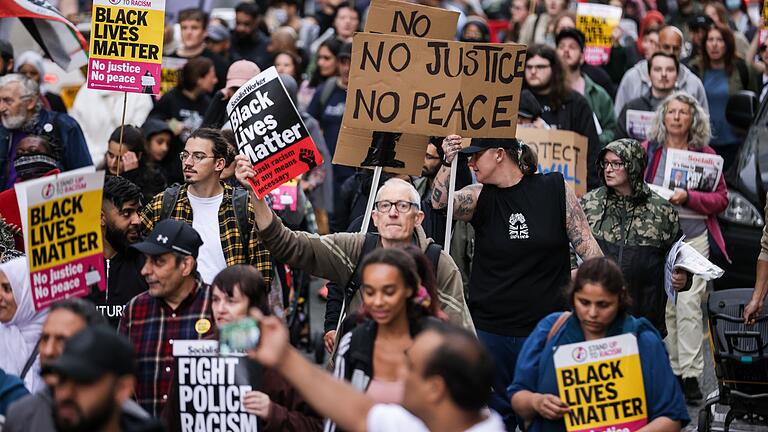 Debatte über Polizeigewalt in England       -  Der britischen Polizei wird immer wieder vorgeworfen, schwarze Menschen schärfer zu kontrollieren. (Archivbild)