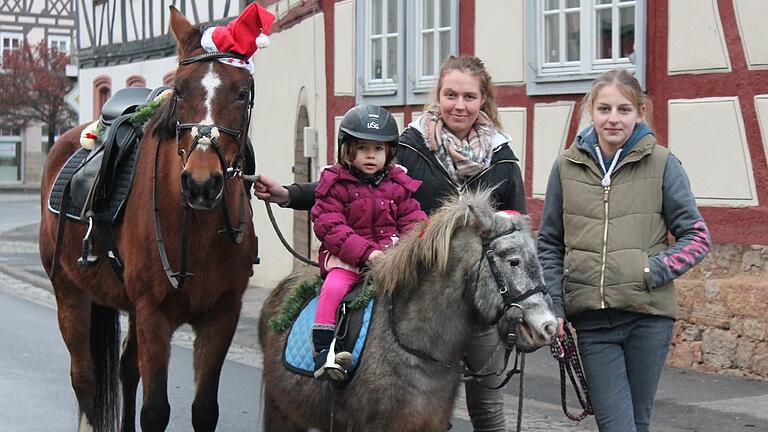 Ponyreiten war für die kleinen Marktgäste natürlich ein Highlight.