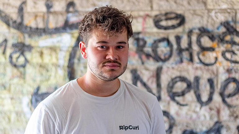 Nikolai Pixis ist 23, kommt aus Würzburg und studiert Forstingenieurwesen in Freising. Nikolai Pixis ist 23, kommt aus Würzburg und studiert Forstingenieurwesen in Freising.