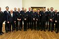 Landrat Florian Töpper (Zweiter von links) ehrte Mitglieder der Feuerwehr Oberschwarzach für langjährige Dienstzeit: Thorsten Radler, Sebastian Brehm, Stephan Jehle, Markus Messingschlager, Thomas Thölken, Franz Murk, Silvia Murk, Andreas Öhrlein (alle 25 Jahre), Georg Solf, Gebhard Herzog, Bernhard Seger, Georg Kundmüller, Paul Hugo (alle 40 Jahre). Mit im Bild Kreisbrandrat Holger Strunk und sein designierter Nachfolger Alexander Bönig, Kreisbrandmeister Fabian Haubenreich und Bürgermeister Manfred Schötz.