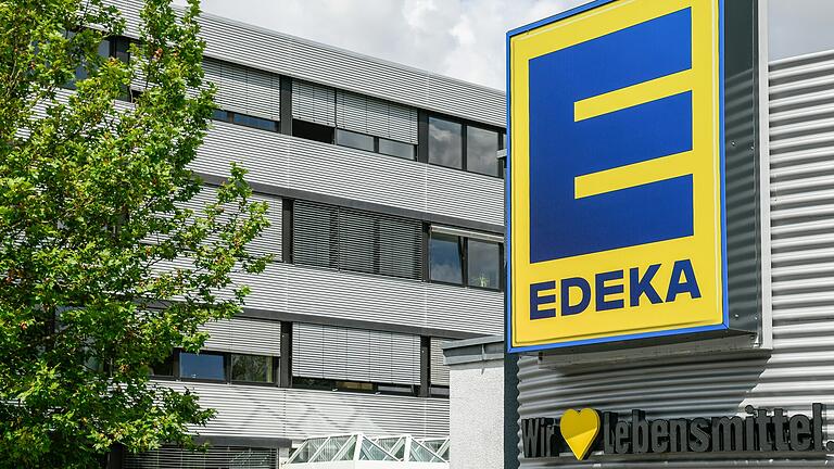 Mit 900 Märkten in Nordbayern, in Teilen Baden-Württemberg und Thüringen sieht sich Edeka als größter Lebensmittelversorger weit und breit. Die Fäden laufen in der Zentrale in Rottendorf bei Würzburg zusammen.