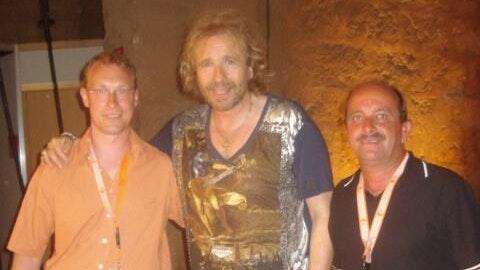 Matthias George (rechts) aus Dürrnhof nahm 2009 mit seinem Freund Gerd Jäger an 'Wetten, dass...?' auf Mallorca teil. Dort trafen die beiden auf Moderator Thomas Gottschalk (Archivbild).