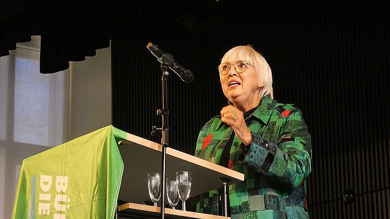 Kulturstaatsministerin Claudia Roth stimmte die Würzburger Grünen auf das Wahljahr 2025 ein.