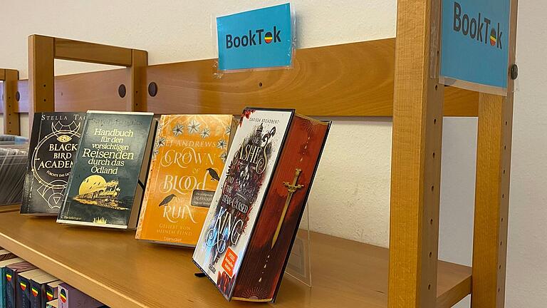 Das große BookTok-Sortiment in der Stadtbibliothek Bad Neustadt begeistert die Leseschaft. Das große BookTok-Sortiment in der Stadtbibliothek Bad Neustadt begeistert die Leseschaft.