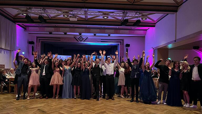 Die jungen Leute zeigten beim Abschlussball, was sie gelernt hatten.