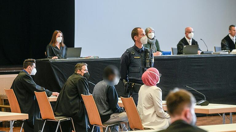 Die Suche nach der Wahrheit geht weiter im Prozess um die Messerattacke am Landgericht Würzburg. Diesmal zieht das Gericht in die Weiße Mühle in Estenfeld um.