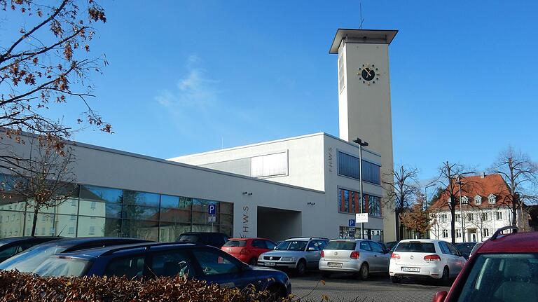 Der FH-Campus II am Grünen Markt wird doch nicht schon 2020 für eine etwaige Nutzung durch die FOS/BOS frei. Bis Ende 2024 will die FH die Räume für den Studiengang Robotik nutzen. Der FH-Campus II am Grünen Markt wird doch nicht schon 2020 für eine etwaige Nutzung durch die FOS/BOS frei. Bis Ende 2024 will die FH die Räume für den Studiengang Robotik nutzen.