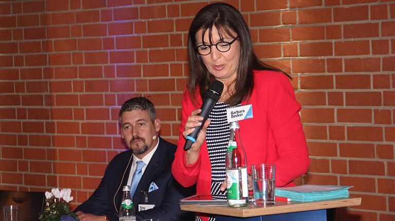 CSU-Kreisvorsitzende Barbara Becker warb vor der Wahl der Delegierten für Timo Markert. CSU-Kreisvorsitzende Barbara Becker warb vor der Wahl der Delegierten für Timo Markert.