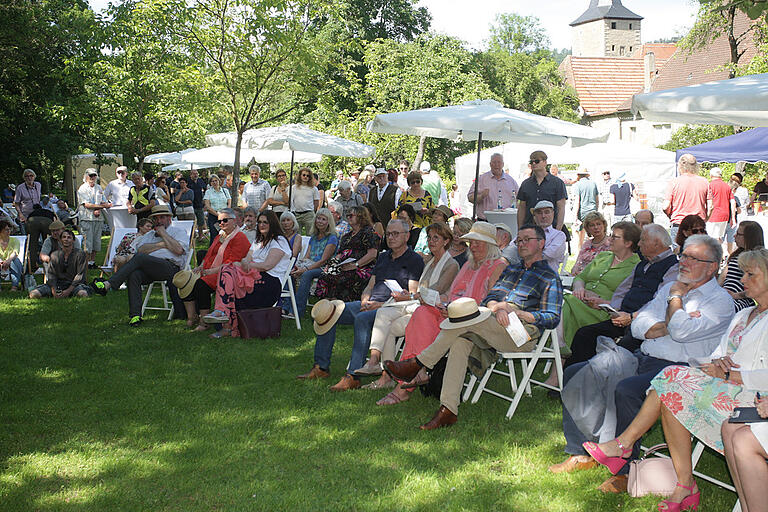 Sommer, Sonne Kunst: Eröffnung der letzten Auflage der Kulturzeichen im Iphöfer Herrengraben am Samstag.