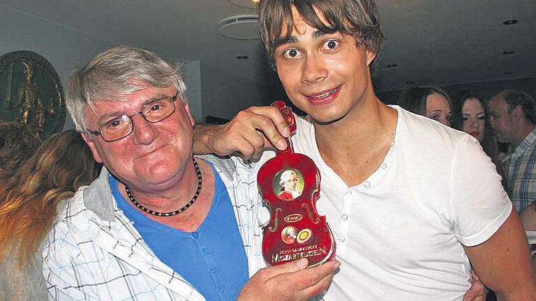 Bodenständig: „Er nimmt sich Zeit für seine Fans“, sagt Frank Simmroß über Alexander Rybak. Bodenständig: „Er nimmt sich Zeit für seine Fans“, sagt Frank Simmroß über Alexander Rybak.