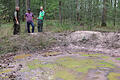 Die drei Projektpartner (von links) Andreas Schätzlein, Ranger im Naturpark Spessart, Franklin Zeitz von der Firma Spessartbrett und Mathias Huckle, Förster des Amt für Ernährung Landwirtschaft und Forsten vor einem Biotop, wie es bei Karbach angelegt werden soll.
