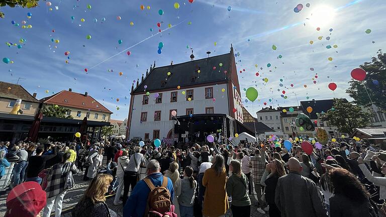Viele Menschen wird es im Herbst wieder auf den Marktplatz in Haßfurt ziehen, wenn das 45. Haßfurter Straßenfestes stattfindet. Viele Menschen wird es im Herbst wieder auf den Marktplatz in Haßfurt ziehen, wenn das 45. Haßfurter Straßenfestes stattfindet.