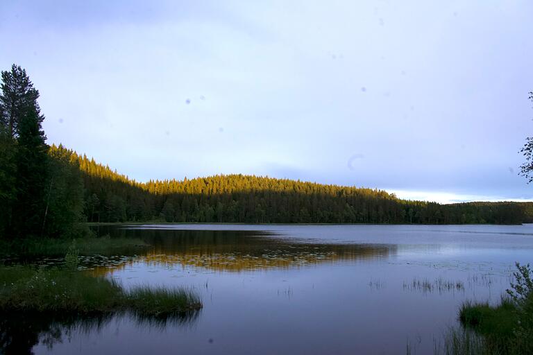 In Schweden übernachtete Familie Gerberich am liebsten an einem der zahlreichen Seen. Nach dem ersten Morgensport erfrischte sich Maria Gerberich mit einem Bad, etwa im See Humsjön. In Schweden übernachtete Familie Gerberich am liebsten an einem der zahlreichen Seen. Nach dem ersten Morgensport erfrischte sich Maria Gerberich mit einem Bad, etwa im See Humsjön.