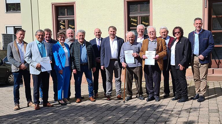 Bei der Mitgliederversammlung des CSU-Ortsverbands wurden auch langjährige Mitglieder gewürdigt.