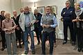 Bei der Vernissage zur Ausstellung von Jonny Schindler mit dem Künstler (vorne, Dritter von links) und dem Laudator&nbsp; Klaus Brehm (daneben) im Historischen Rathaus Retzbach.