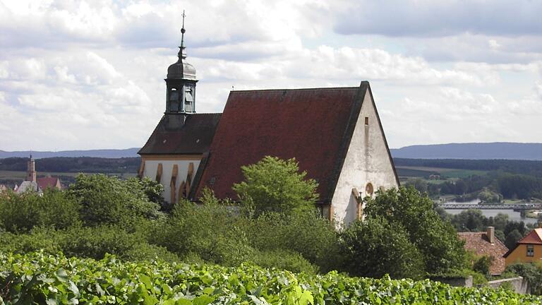 In den Weinbergen über Volkach: die Wallfahrtskirche 'Maria im Weingarten'. In den Weinbergen über Volkach: die Wallfahrtskirche 'Maria im Weingarten'.