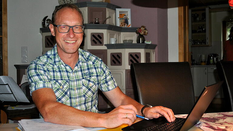 Gerd Jäger ist seit mehr als 100 Tagen im Amt und hat viel zu tun als Bürgermeister der Gemeinde Großeibstadt. Gerd Jäger ist seit mehr als 100 Tagen im Amt und hat viel zu tun als Bürgermeister der Gemeinde Großeibstadt.