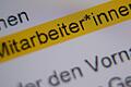 Sternchen, Binnen-I oder Doppelpunkt: Gendergerechte Sprache zeigt sich mittlerweile in verschiedener Weise. Das ist auch ein Thema in mainfränkischen Unternehmen geworden.