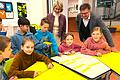 Die Fünftklässler der Realschule Dettelbach freuten sich gemeinsam mit Schulleiter Stefan Wolbert über den Besuch ihrer ehemaligen Grundschullehrerinnen.