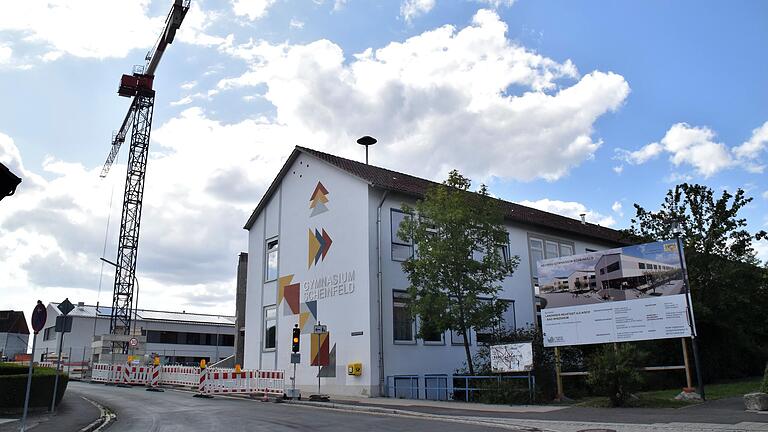 Der Neubau des Scheinfelder Gymnasiums bleibt auch mit heuer 5,3 Millionen Euro die größte Baumaßnahme im Landkreis Neustadt/Aisch-Bad Windsheim. Der Neubau des Scheinfelder Gymnasiums bleibt auch mit heuer 5,3 Millionen Euro die größte Baumaßnahme im Landkreis Neustadt/Aisch-Bad Windsheim.