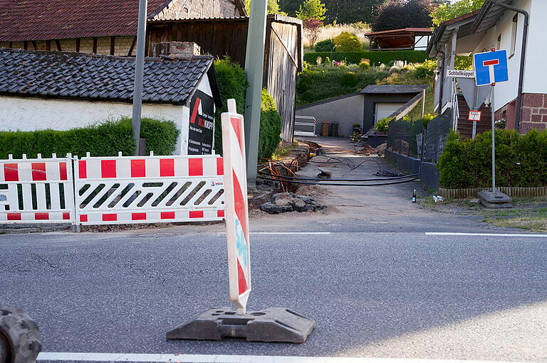 Die Bauarbeiten am Schlossküppel sind im vollen Gang. Der Gemeinderat beschloss, die neue Straßenbeleuchtung dort um eine weitere Leuchte zu ergänzen. Die Bauarbeiten am Schlossküppel sind im vollen Gang. Der Gemeinderat beschloss, die neue Straßenbeleuchtung dort um eine weitere Leuchte zu ergänzen.