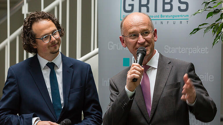 Moderator André Kessler und Geschäftsführer Reinhold Karl führten durch den Abend. Moderator André Kessler und Geschäftsführer Reinhold Karl führten durch den Abend.