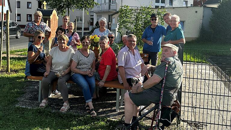 Vor kurzem wurde eine neue Sitzgelegenheit am Löschweiher in Münster eingeweiht.