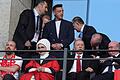 Özil und Erdogan       -  Mesut Özil (M) mit dem türkischen Präsidenten Recep Tayyip Erdogan (vorne 2.v.r) beim EM-Spiel Niederlande-Türkei 2024.