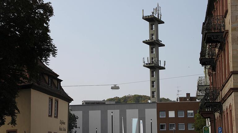 5G-Mobilfunk ist in Bad Kissingen unter anderem auf dem Funkmast des alten Telekom-Gebäudes in der Innenstadt (Ludwigstraße) verfügbar. 5G-Mobilfunk ist in Bad Kissingen unter anderem auf dem Funkmast des alten Telekom-Gebäudes in der Innenstadt (Ludwigstraße) verfügbar.