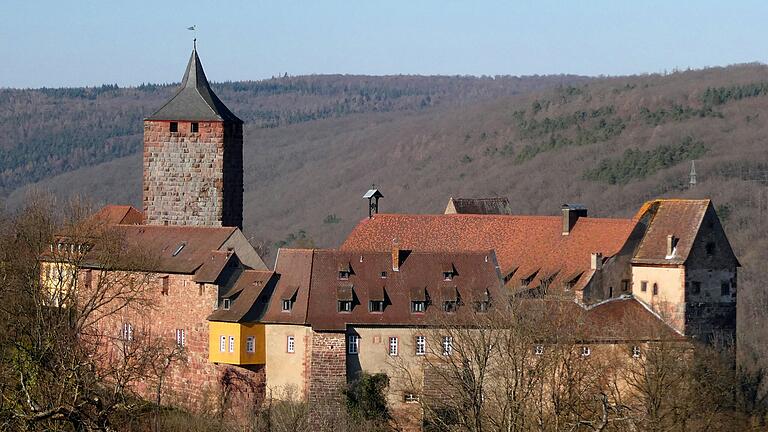 Von der Burg Rothenfels hat man einen guten Blick über das Maintal. Von der Burg Rothenfels hat man einen guten Blick über das Maintal. 